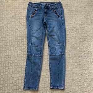 American eagle size 2 jogging ankle super stretch jeans.